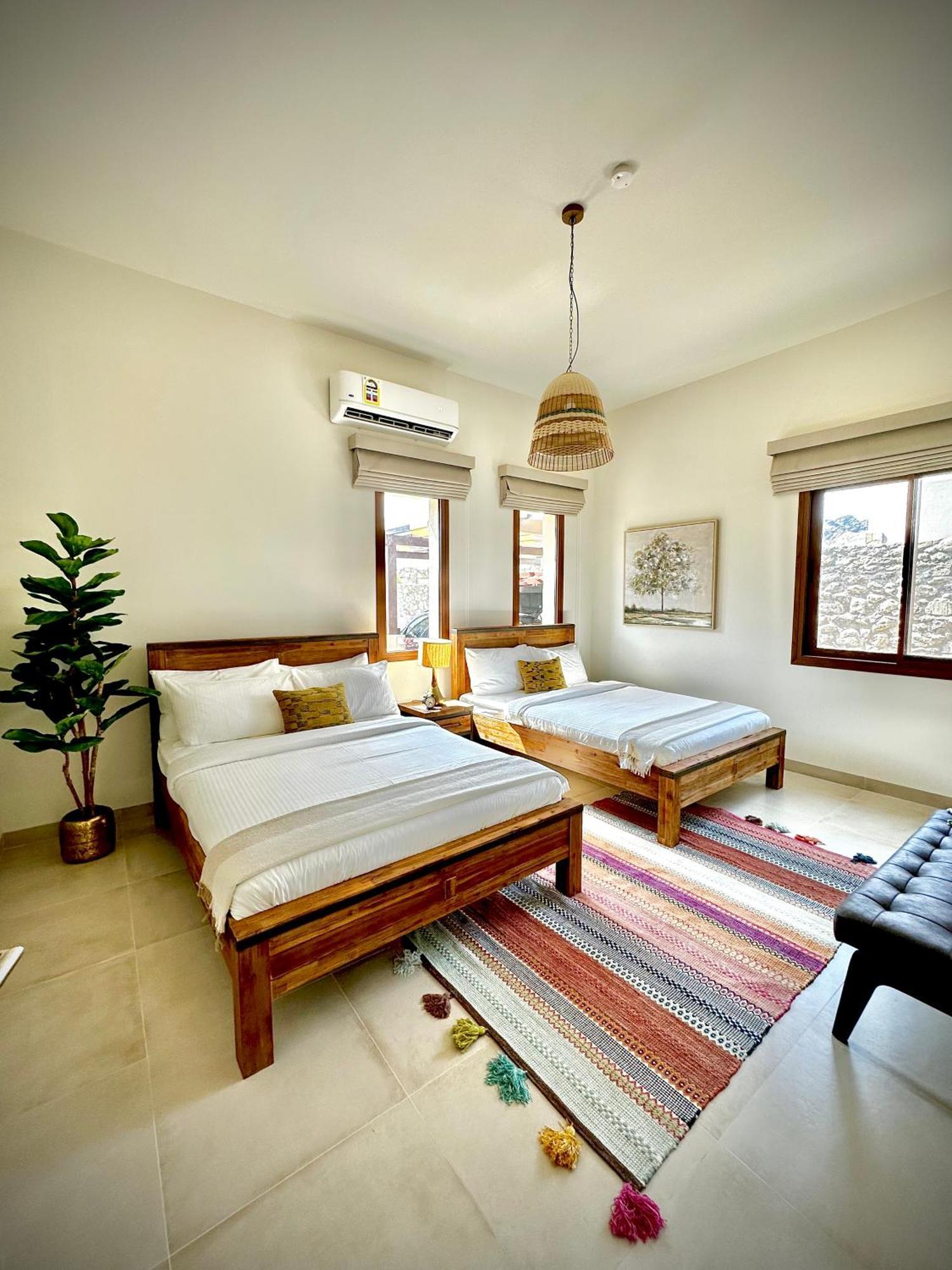 Acacia Sifah Muscat
